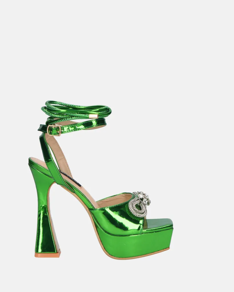 JANINE - tacchi alti con platform in glassy verde e fiocco con gemme