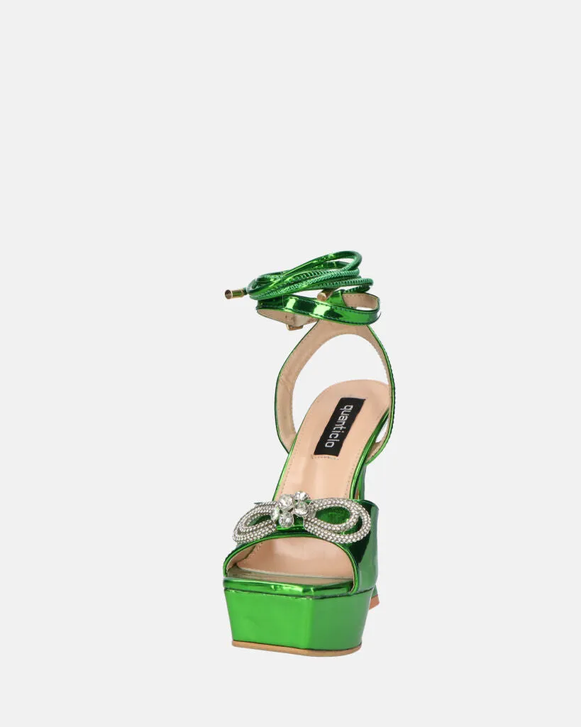 JANINE - tacchi alti con platform in glassy verde e fiocco con gemme