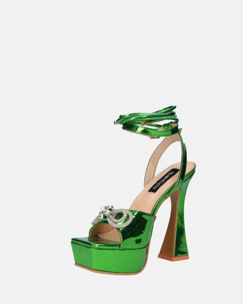 JANINE - tacchi alti con platform in glassy verde e fiocco con gemme